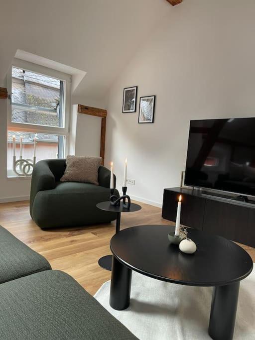 Mosel-Charm - Urige Dachgeschosswohnung - 3 Schlafzimmer Fuer 6 Personen - Liebevoll Renoviert & Gemuetlich Ürzig المظهر الخارجي الصورة