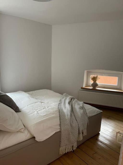Mosel-Charm - Urige Dachgeschosswohnung - 3 Schlafzimmer Fuer 6 Personen - Liebevoll Renoviert & Gemuetlich Ürzig المظهر الخارجي الصورة