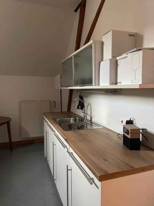 Mosel-Charm - Urige Dachgeschosswohnung - 3 Schlafzimmer Fuer 6 Personen - Liebevoll Renoviert & Gemuetlich Ürzig المظهر الخارجي الصورة