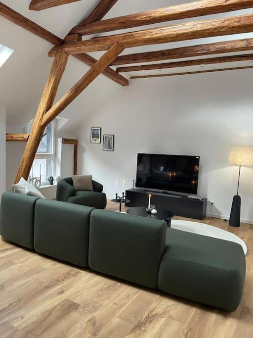 Mosel-Charm - Urige Dachgeschosswohnung - 3 Schlafzimmer Fuer 6 Personen - Liebevoll Renoviert & Gemuetlich Ürzig المظهر الخارجي الصورة