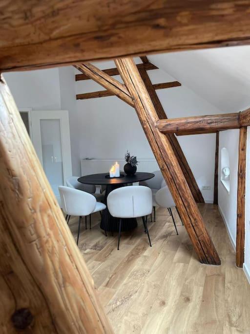 Mosel-Charm - Urige Dachgeschosswohnung - 3 Schlafzimmer Fuer 6 Personen - Liebevoll Renoviert & Gemuetlich Ürzig المظهر الخارجي الصورة